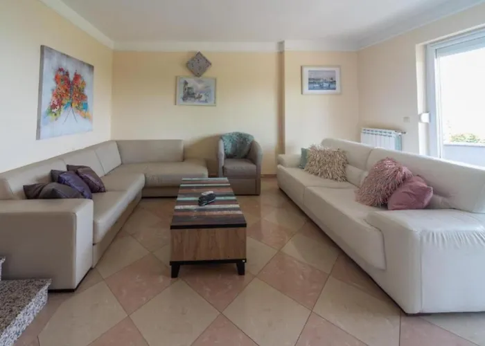 Melanie - Opri Hills With Balcony C Appartement *