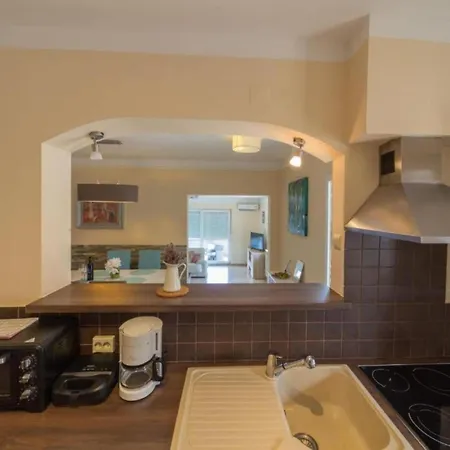 Melanie - Opri Hills With Balcony C Apartment *