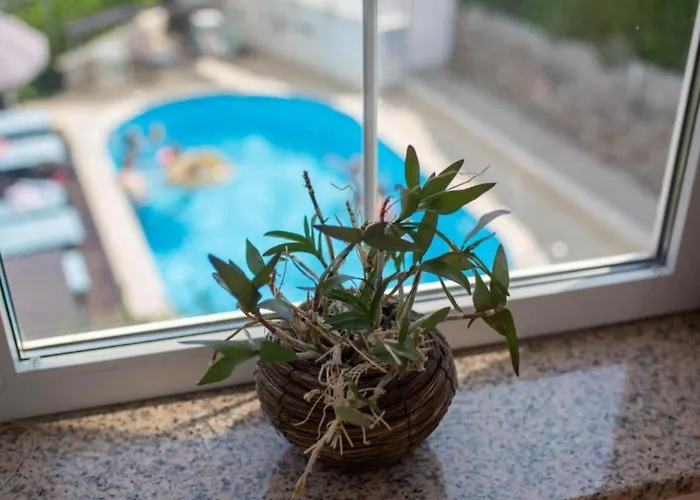 Melanie - Opri Hills With Balcony C *